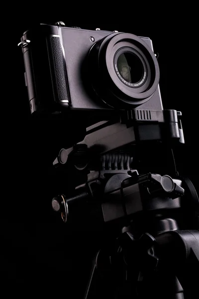 Câmera Digital Preta Fundo Escuro — Fotografia de Stock