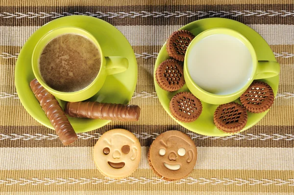 Cappuccino en melk — Stockfoto