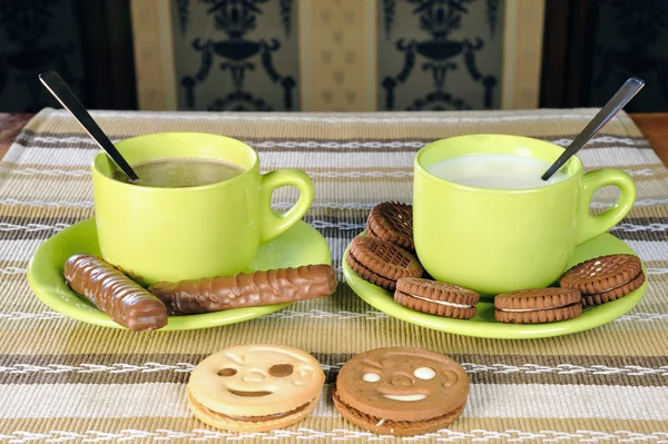 Cappuccino, latte e dolci — Foto Stock