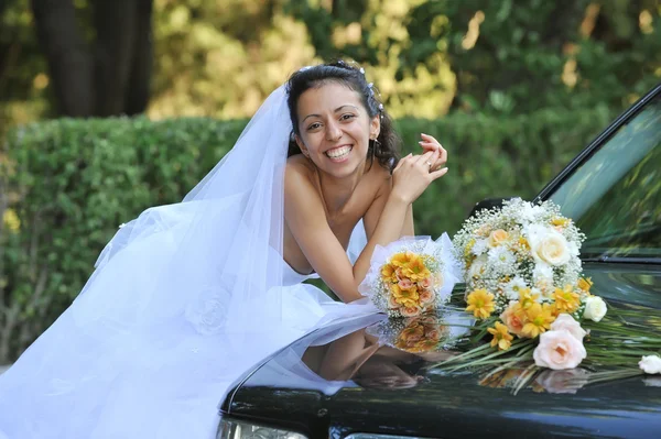 Usmívající se nevěsta — Stock fotografie