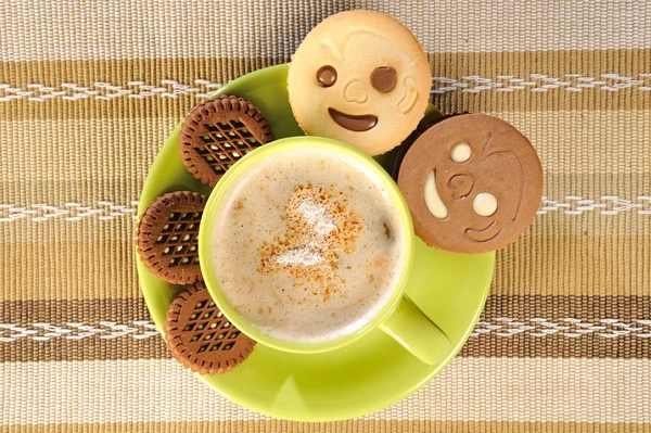 Какао и печенье — стоковое фото