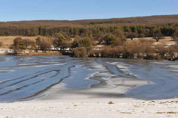 Jezioro zamrożone — Zdjęcie stockowe
