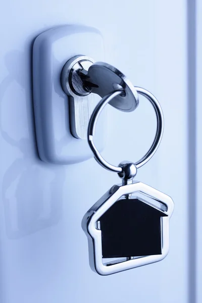 Cerradura y llave con figura metálica —  Fotos de Stock