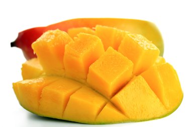 Beyaz bir arka plan üzerinde izole taze Mango