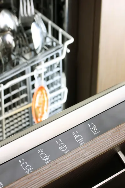 Панель Управления Посудомоечной Машиной Перед Корзиной Вилок Ложек — стоковое фото