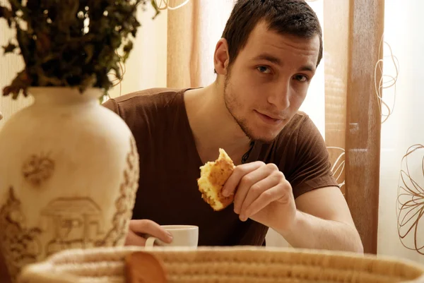 Young Guy Having Breakfast Kitchen — Stock Photo, Image