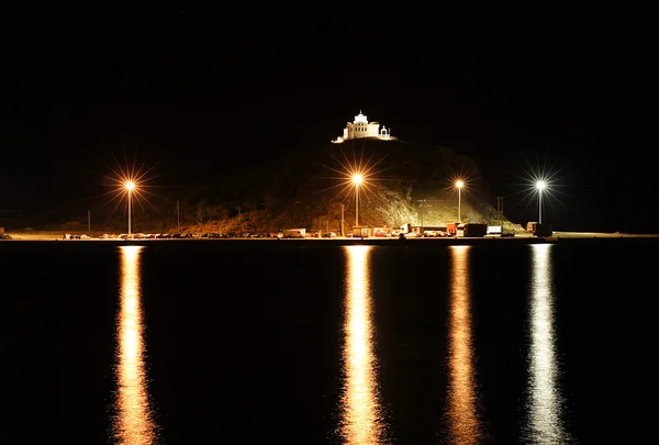 Petite église grecque la nuit Photo De Stock