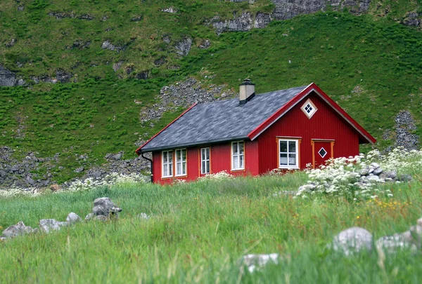 Casa de madera roja — Foto de Stock