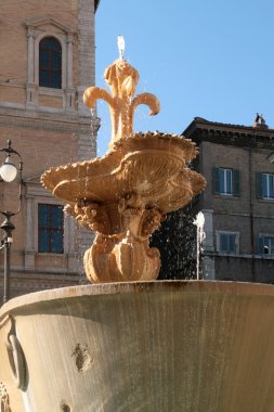 Bir Piazza Farnese ikizler pınarlarına. Zambak çiçeği (Farnese aile hanedan sembolü) reklam iken havzaları Terme di Caracalla gel