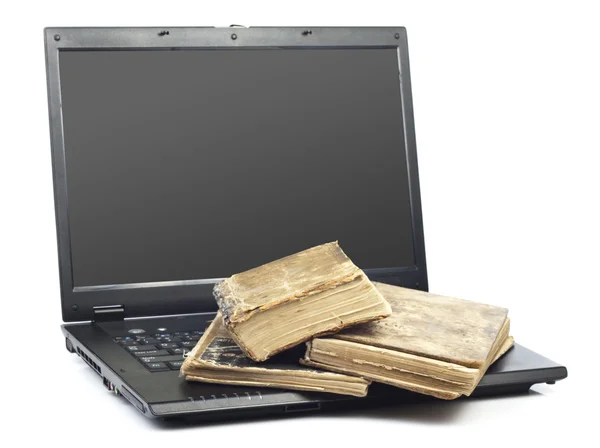 Livro Velho Desgastado Com Laptop Para Seu Projeto — Fotografia de Stock
