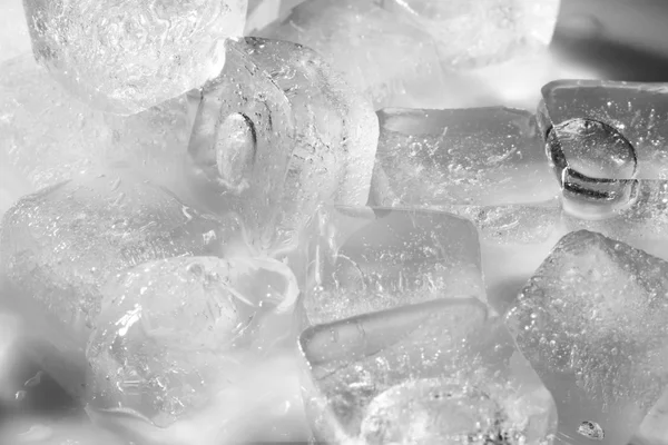 Udržování Kostku Ledu Šedém Pozadí Pro Váš Návrh — Stock fotografie