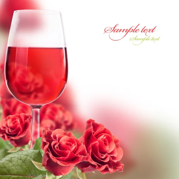 Rahmen Mit Einem Glas Wein Und Rosen Für Ihr Design — Stockfoto