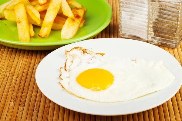 Sahanda Yumurta Patates Tasarımınız Için — Stok fotoğraf