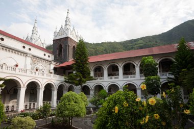 La Basilica De Nuestra Senora Del Rosario