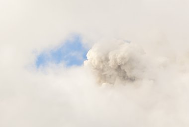 Tungurahua volkan Erüpsiyonu Bulutların arasından