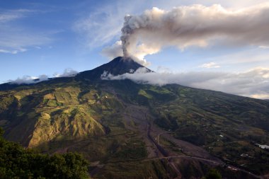 Tungurahua volkan manzara