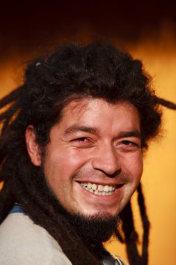 Rasta adam gülümseyen