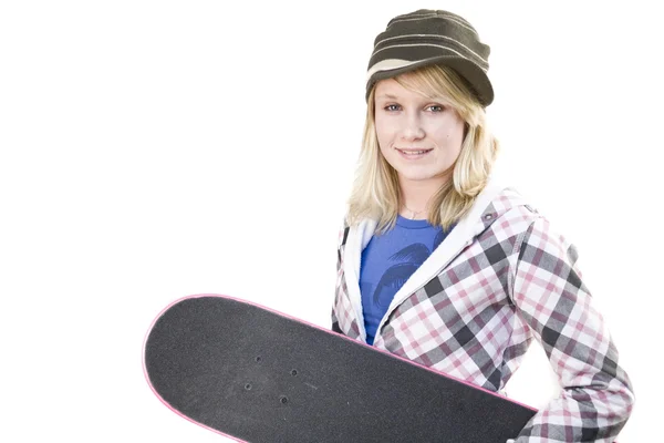 Jonge tiener meisje met skateboard — Stockfoto