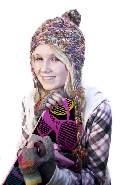 스케이트 보드와 함께 젊은 십 대 소녀 — 스톡 사진