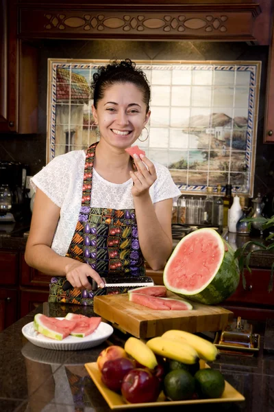 Woman eating watermelon — Stock Photo, Image