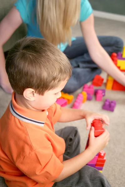 A young boy playing with blocks — Stock Photo, Image