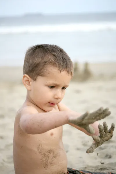 Young boy playing on the beach and waves — Stock Photo, Image