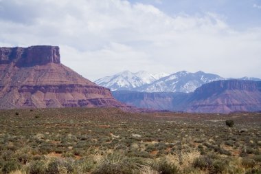 Utah kaya Anıtı ve moab yakın dağlar