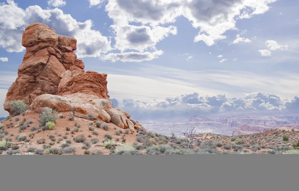 Utah rock monuments and mountains close to Moab — Stock Photo, Image