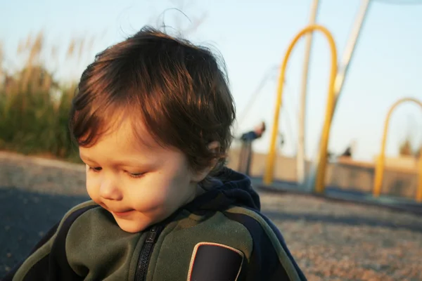 Chłopca w parku — Zdjęcie stockowe