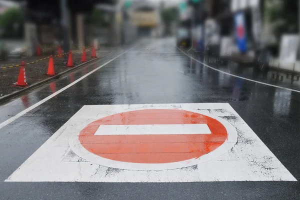 Riesen Stoppschild Auf Der Straße Fokus Auf Zeichen Weiter Hintergrund — Stockfoto