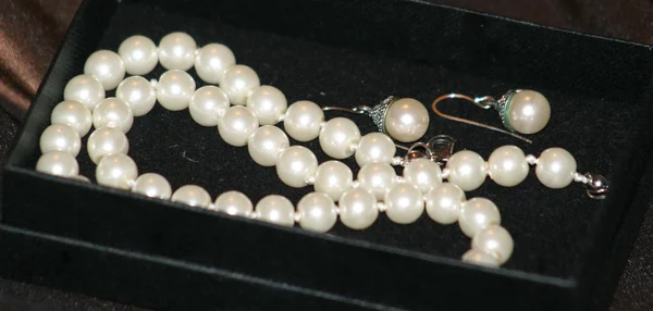 Pearls necklace and earings