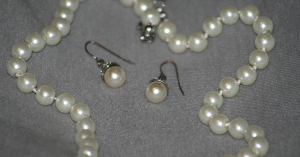 stock image Pearls necklace and earings