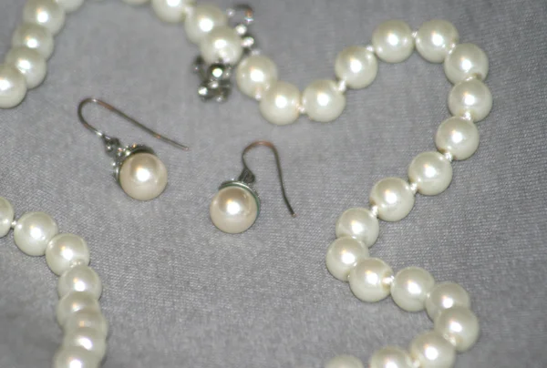 stock image Pearls necklace and earings