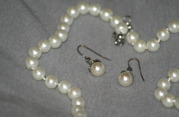 Stock image Pearls necklace and earings