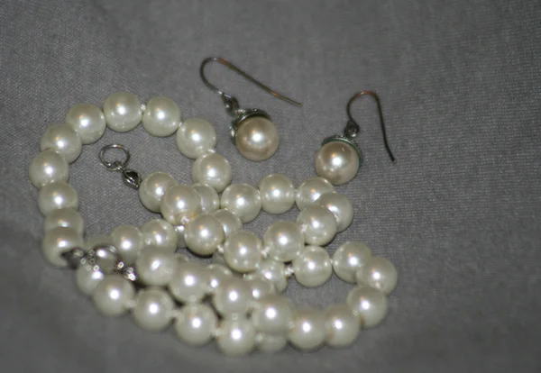 Stock image Pearls necklace and earings