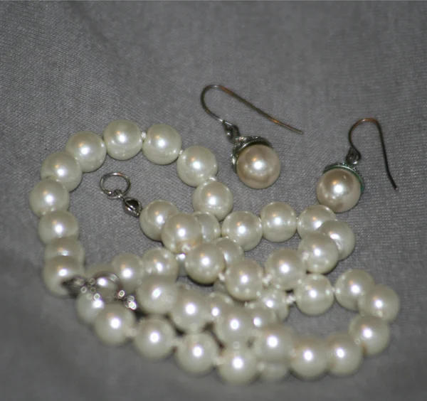 stock image Pearls necklace and earings