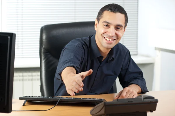 Boldog fiatal üzletember készen-hoz pecsét egy foglalkozik — Stock Fotó