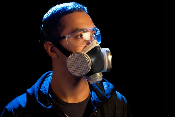 人工呼吸器と眼鏡の男 — ストック写真
