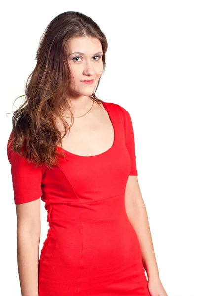 赤いドレスの魅力的な若い女性 白い背景で隔離 — ストック写真