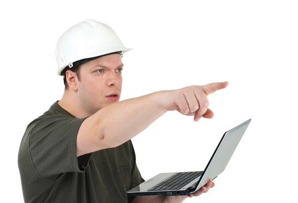 손에 노트북으로 흰색 헬멧에 있는 남자 — 스톡 사진