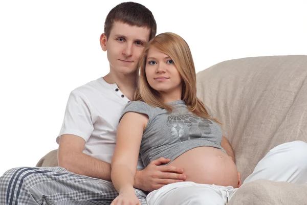 Unga gravida par — Stockfoto