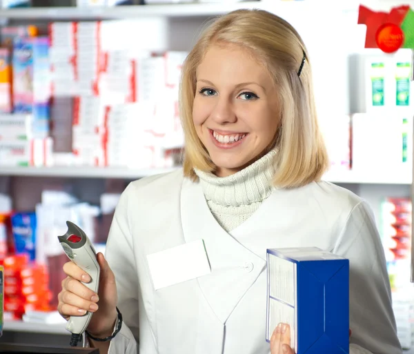 Beautifil pharmacist — Stock Photo, Image