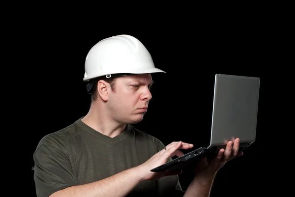 Builder med laptop — Stockfoto