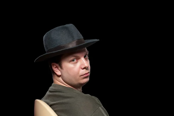 Muž v šedý klobouk. — Stock fotografie