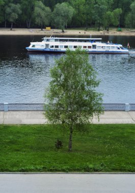 Gemi Brest Soj Nehri üzerinde