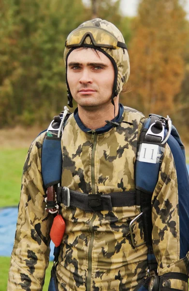 Portrait of the guy-parachutist in a camouflage — Stock Photo, Image