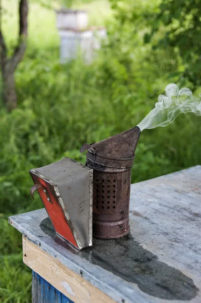 The manual device for smoke blanketing of bees — Stock Photo, Image
