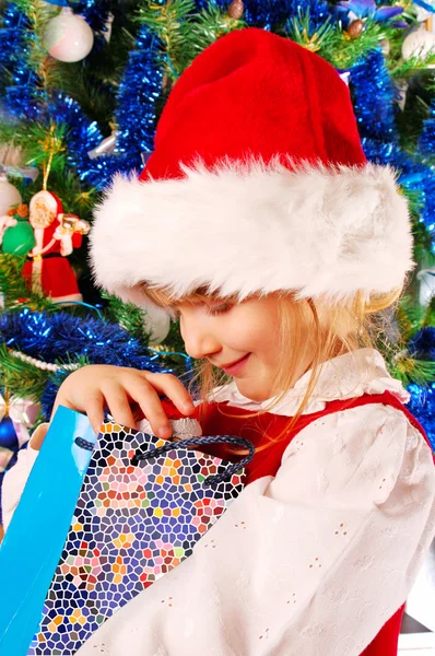 小さな女の子がクリスマスの時間 — ストック写真
