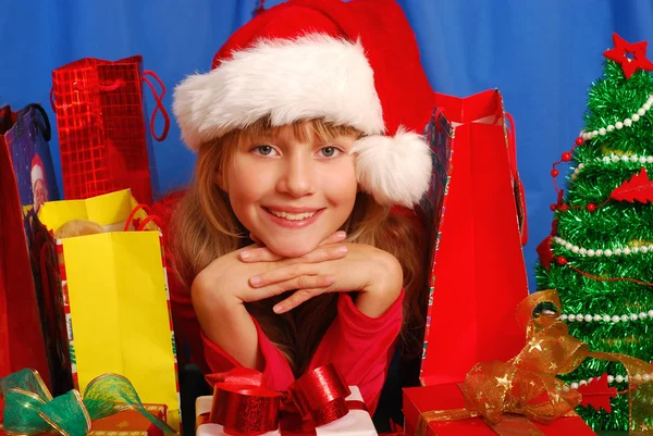 Dziewczyna i Boże Narodzenie prezenty — Zdjęcie stockowe
