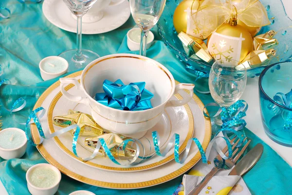 Decoração de mesa de Natal em cores turquesa — Fotografia de Stock